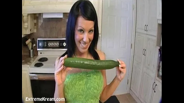 Új Kream fucking her holes with her vegetables until she squirts klassz videó