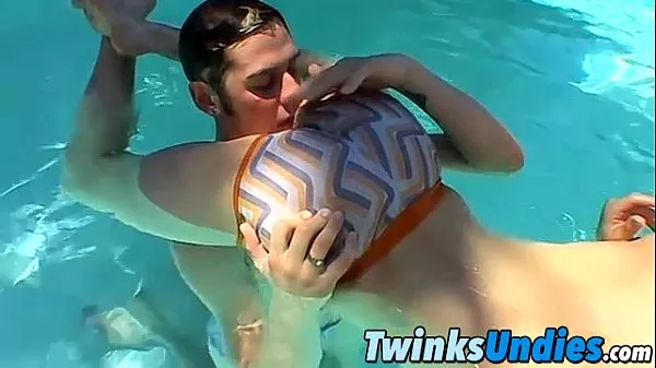 Novos Três twinks safadas gostosas fodendo e se divertindo na piscina vídeos legais