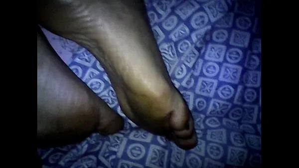 I finish the soles of my wife's feet dمقاطع فيديو رائعة جديدة