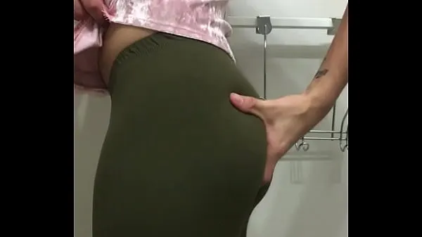 Yeni boy has perfect ass in skin tight leggings harika Videolar