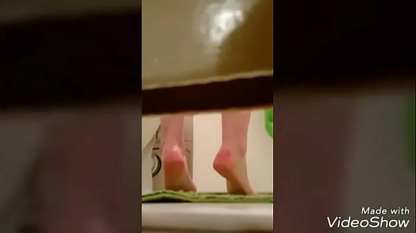 Nieuwe Voyeur twins shower roommate spy coole video's