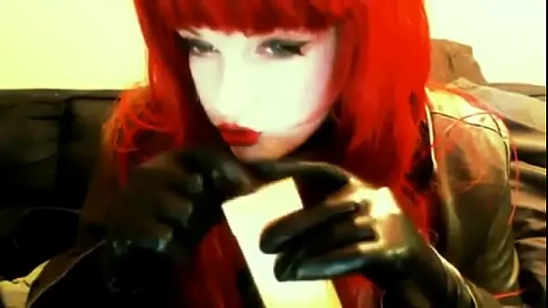 Nieuwe goth redhead smoking coole video's