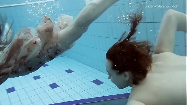 Nuevos Dos bellezas peludas calientes bajo el agua vídeos interesantes