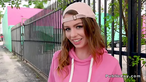 Novi Teen and fucking in public kul videoposnetki