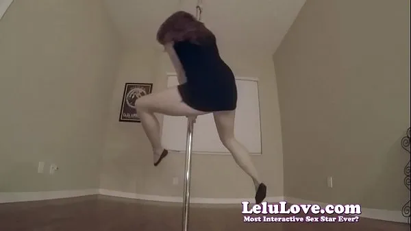 Neue Poledancing und zittern und twerking meinen Arsch, während ich nackt ausziehecoole Videos