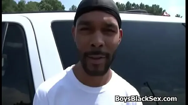 Nová White gay man gives handjob in the car to black dude skvělá videa