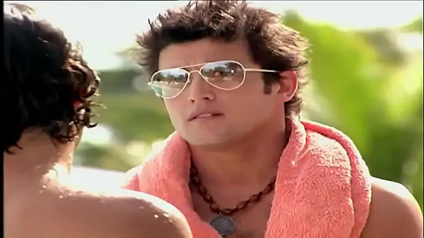 Novi Alexandre Slaviero in swim trunks in Malhação 2005 kul videoposnetki