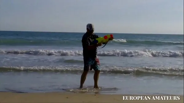 Nuovi La mia fidanzata in spiaggia con in culo il cazzo del bagnino fantastici video