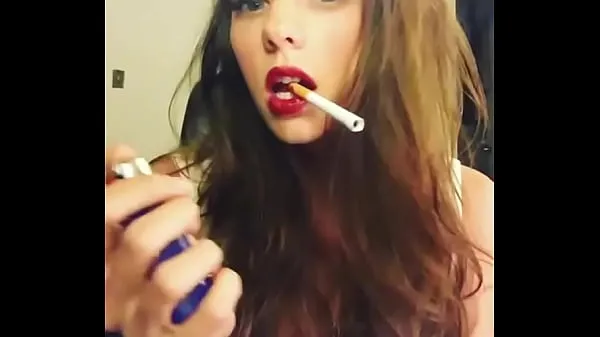 Hot girl with sexy red lips Video keren baru