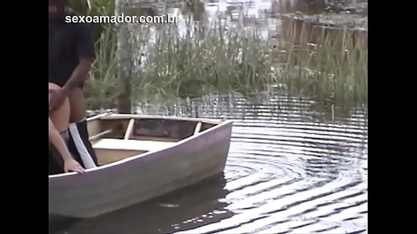 Nuevos El hombre oculto graba vídeo de esposa infiel gritando y haciendo sexo con jardinero, en canoa en el lago vídeos interesantes