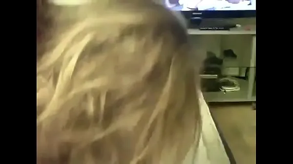 Nové Stepmom Gives Step Son Head While He Watches Porn skvelé videá