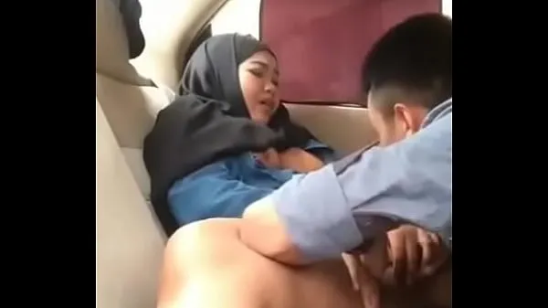 Hijab girl in car with boyfriend Video hebat baharu