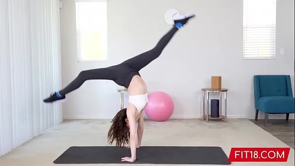 Nye FIT18 - Aliya Brynn - 50kg - Casting Flexible and Horny Petite Dancer kule videoer