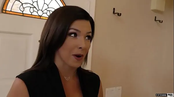 Novos Sexy morena de MILF Danica Dillon leva as costas explodidas por um pau grande e branco vídeos legais