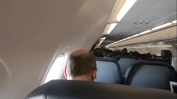 Nouvelles sucer le pénis dans l'avion vidéos sympas