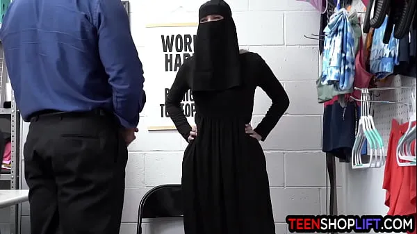 새로운 Muslim teen thief Delilah Day exposed and exploited after stealing 멋진 동영상