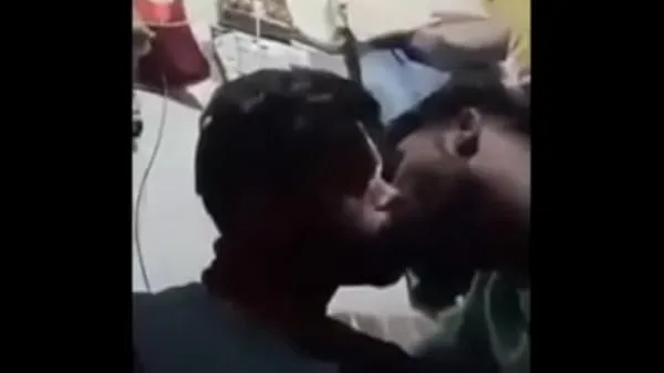 नए Hot Gay Kiss Between Two Hot Indians शानदार वीडियो