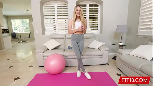 Nieuwe FIT18 - Lily Larimar - Casting Skinny 100lb Blonde Amateur In Yoga Pants - 60FPS coole video's