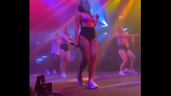 نئے Anitta singing and dancing to the song "Ginza زبردست ویڈیوز