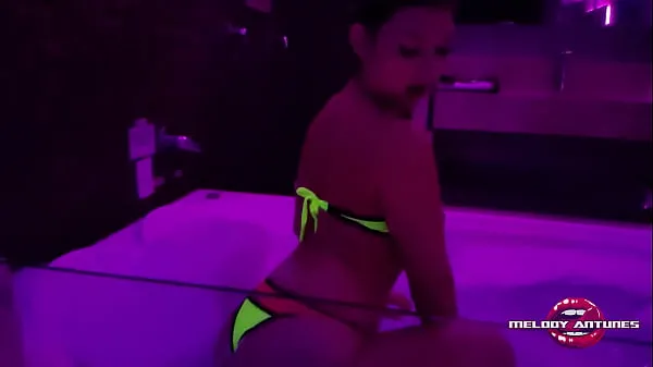 Yeni A espetacular atriz Melody Antunes recebeu um belo convite do amigo dotado pro motel e lá a boquinha de veludo fez um maravilhoso boquete e ganhou a melhor gozada do Xvideos dentro da hidro! CONFIRA harika Videolar