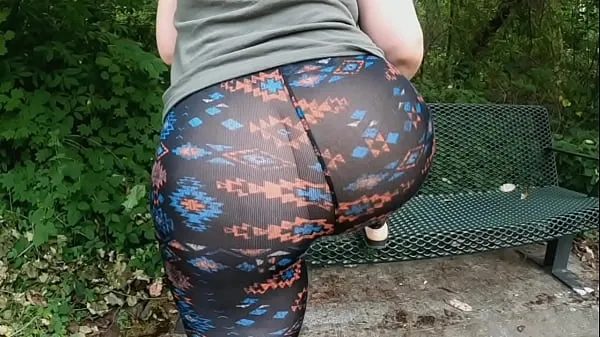 Yeni Mom See Thru Tights Outdoors Nature Walk Fat Booty harika Videolar