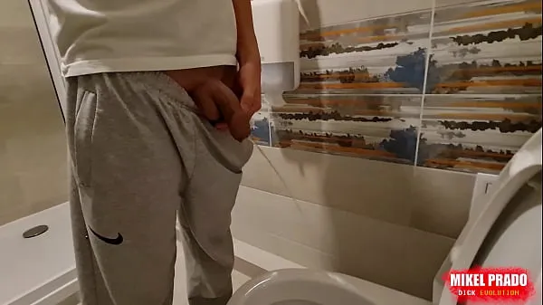 Nye Guy films him peeing in the toilet kule videoer