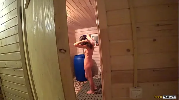 Neue Traf meine schöne dünne Stiefschwester in der russischen Sauna und konnte nicht widerstehen, sie zu verprügeln, einen Schwanz zum Blasen zu geben und auf dem Tisch zu fickencoole Videos