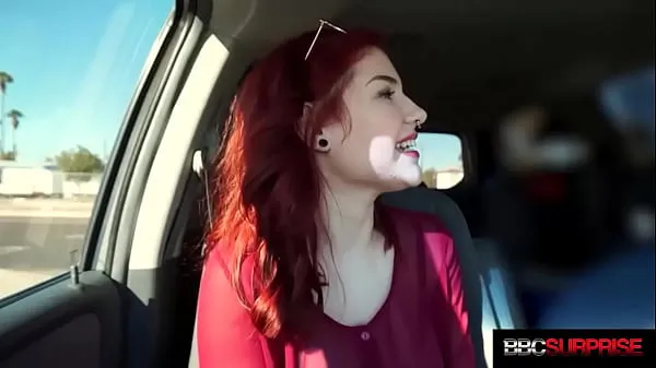 Nye 18yo Red Haired Newbie Jules Gets her First BBC and Creampie kule videoer