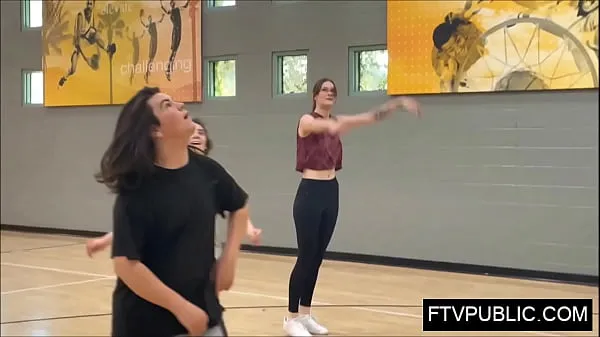 Új 19 year old public gym klassz videó