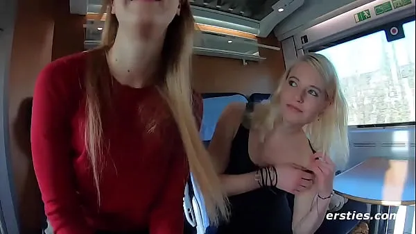 Nuovi Sesso lesbico rischioso al treno pubblico fantastici video