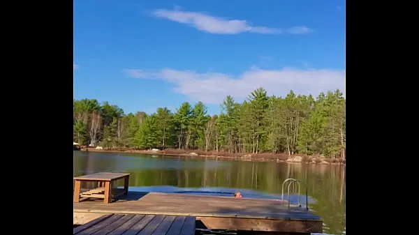 نئے Petite Blonde jumps off a dock into a lake completely naked زبردست ویڈیوز