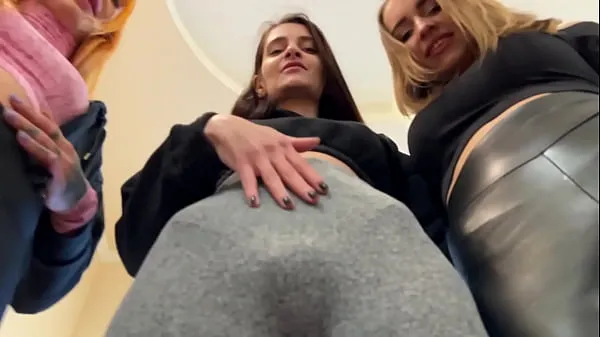 Nouvelles Sentir la domination féminine en POV avec trois filles dominantes vidéos sympas