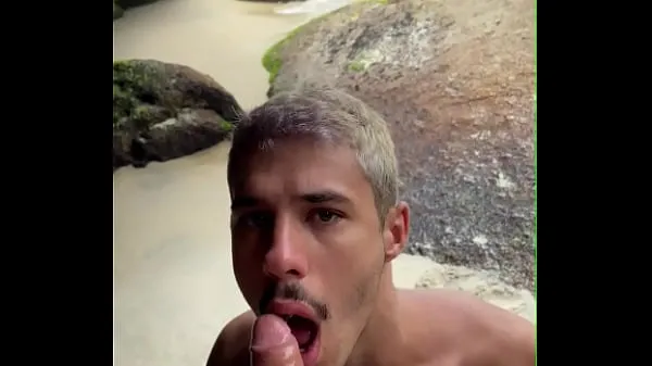 Yeni o hetero estava na praia e não parava de pegar no pau e me olhar, tive que ir ajudar ele harika Videolar