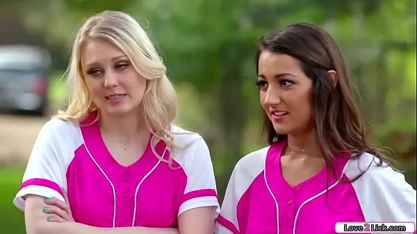 Nowe Busty blonde licks two softball players fajne filmy