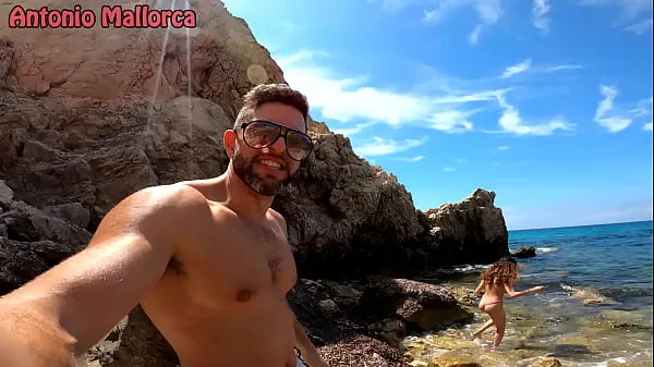 Nuovi Scopando una giovane donna in una spiaggia pubblica per nudisti fantastici video