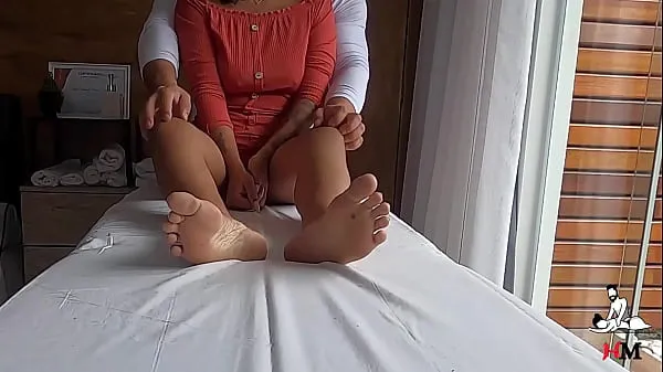 Nouvelles La caméra enregistre une thérapeute en train d'enlever la culotte de sa patiente - Massage tantrique - VRAIE VIDÉO vidéos sympas