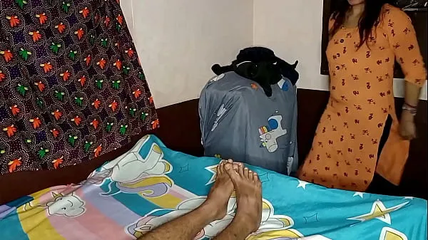 Neue Der Besitzer hat das Zimmermädchen unter dem Vorwand gefickt, das Zimmer zu putzencoole Videos