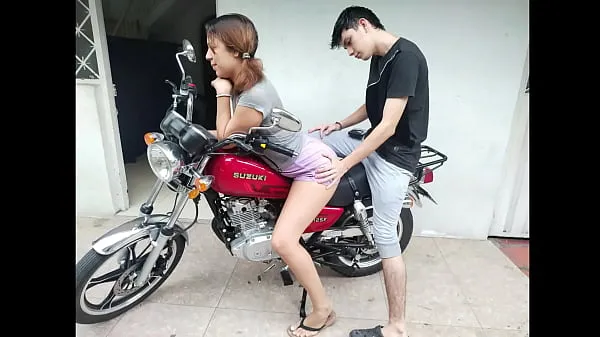 Nye I INVITE MY STEPMOTHER TO MONSTASE ON MY NEW MOTORCYCLE AND SHE ACCEPTS WITH ALL THE INTENTION OF ME TOUCHING HER ASS BECAUSE SHE IS A HOT STEPMOTHER WITH PRETTY BUTTOCKS kule videoer