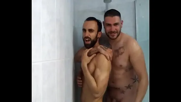 新Me doy una ducha con mi amigo HETERO酷視頻