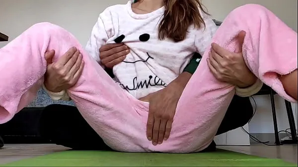 Novi asian amateur real homemade teasing pussy and small tits fetish in pajamas kul videoposnetki