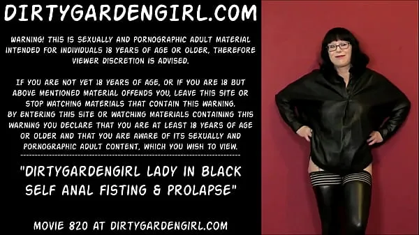 Дама Dirtygardengirl в черном самостоятельно занимается анальным фистингом и пролапсомمقاطع فيديو رائعة جديدة